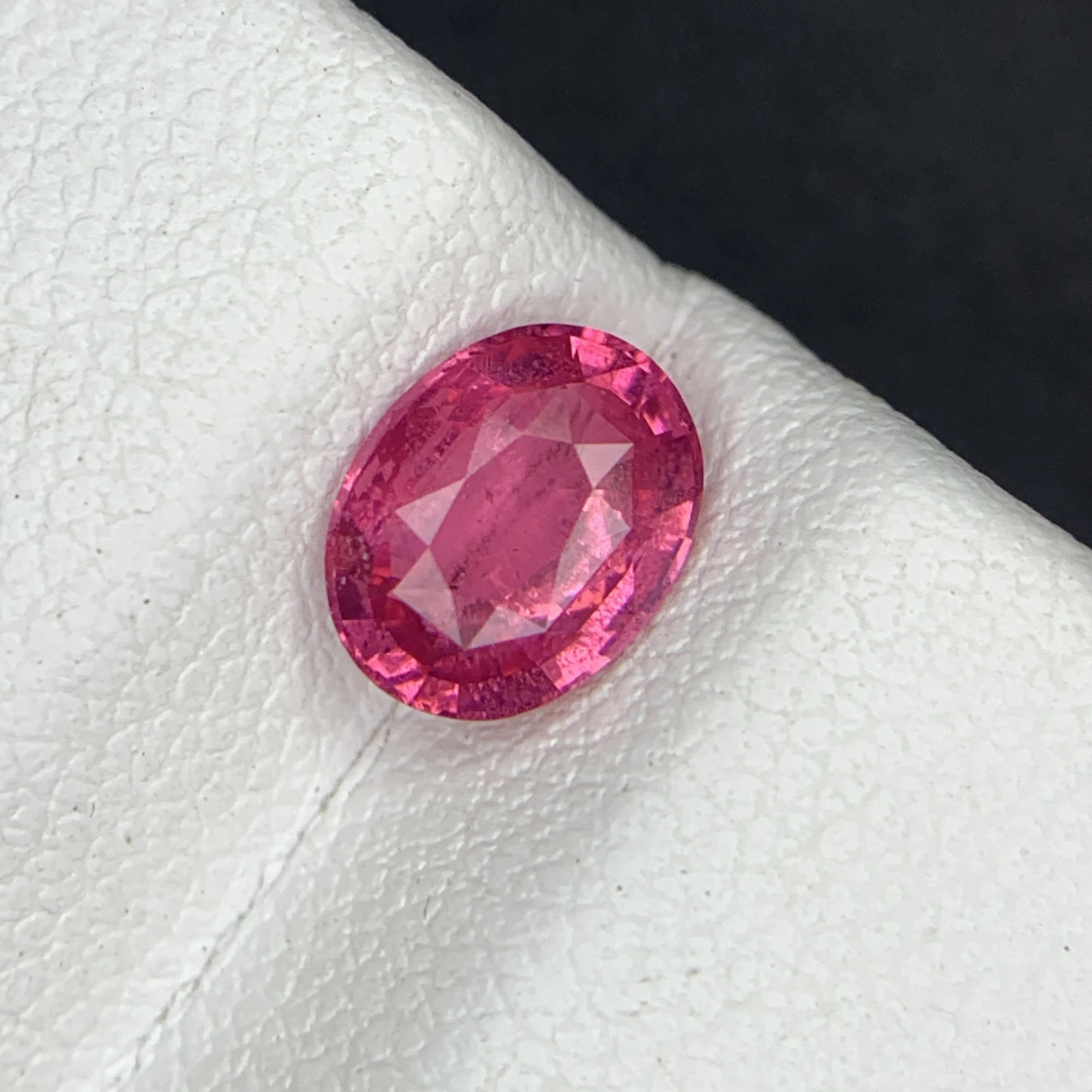 Natural Mahenge Spinel Vivid Pink 1.25 Carat Faceted Oval Shape Loose Gemstone — view 14